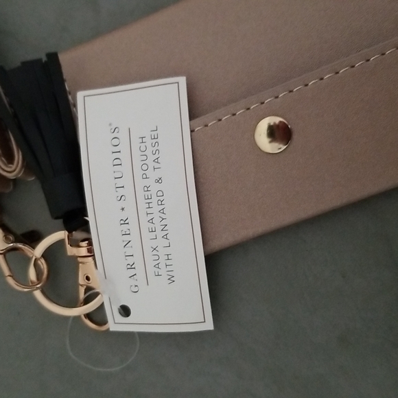 💕 LANYARD & POUCH💕 - Picture 3 of 3